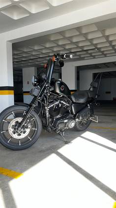 HARLEY-DAVIDSON SPORTSTER IRON 883 